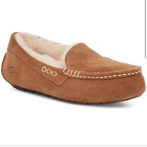 NWT UGGS slippers/shoes